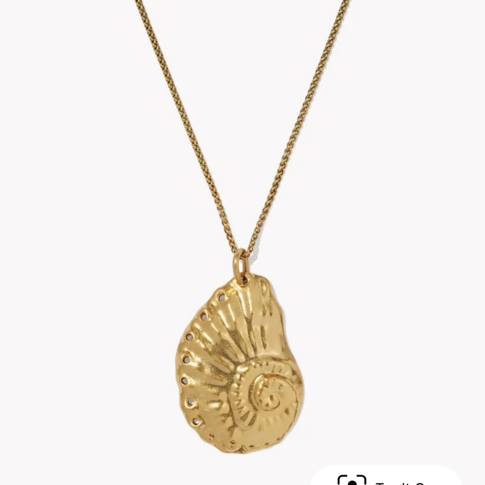 Kendra Scott  Shell Pendant Necklace